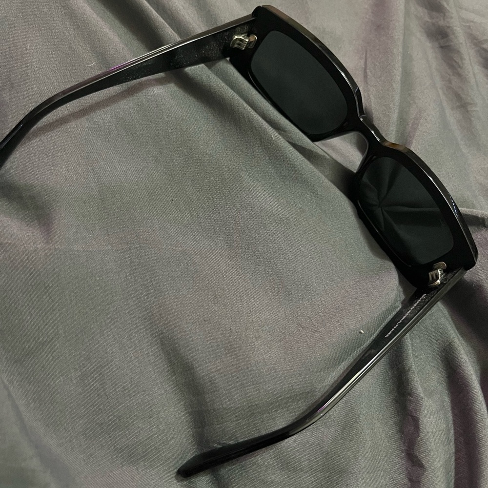 Stylish Ray-Ban Rectangular Sunglasses - image 1